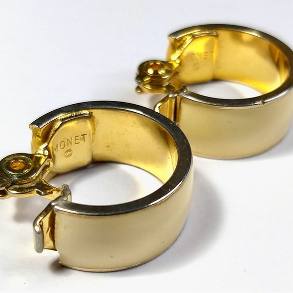 Monet vintage Gold and cream tones Earrings - Picture 1 of 6